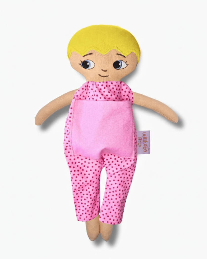 mjuk docka Adam i rosa jumpsuit på vit bakgrund