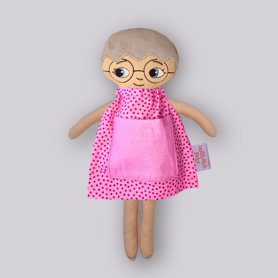 Docka Greta med kort hår och glasögon