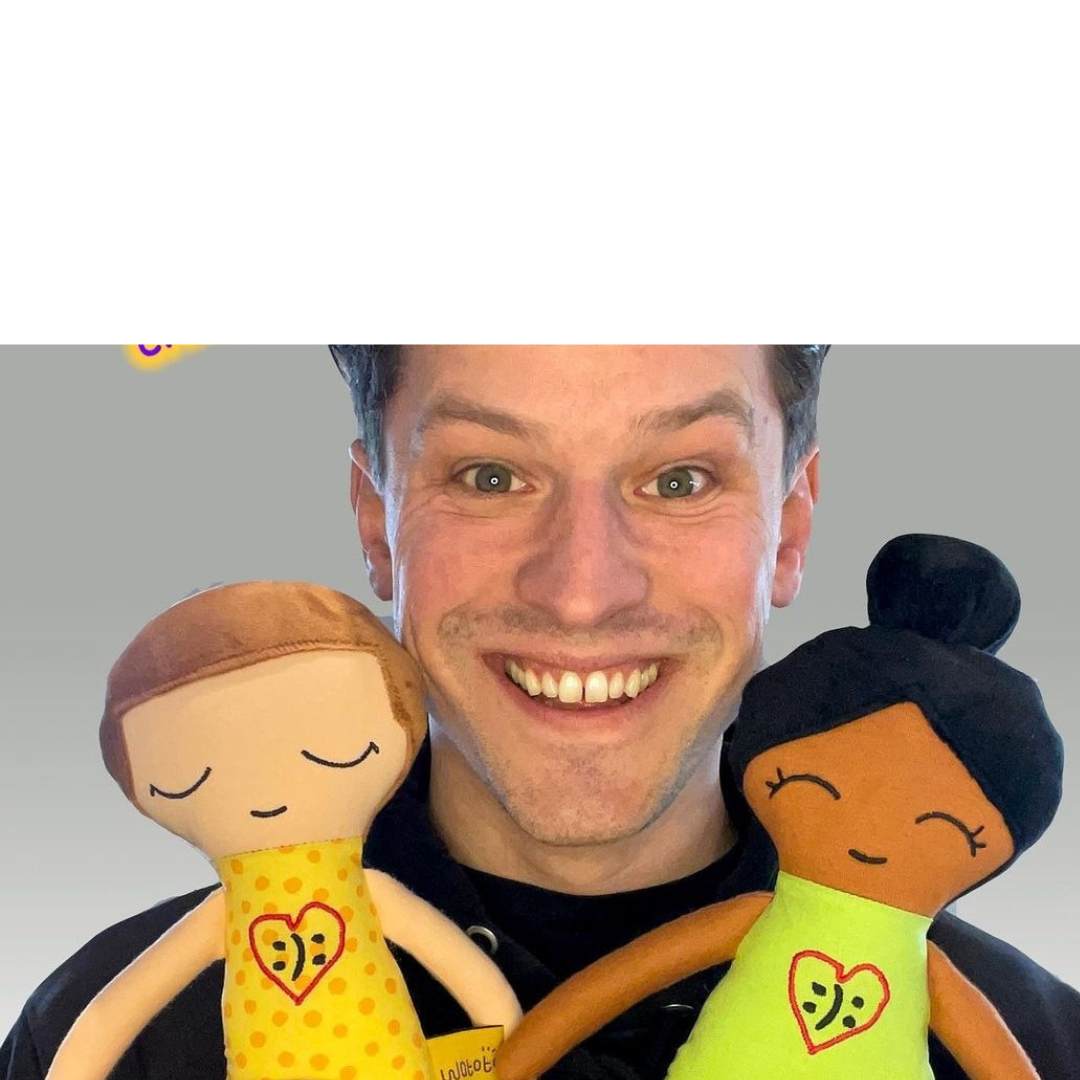 Henrik Wahlström x Watoto Arts| Dockor med Uppochner symbolen - Watotoarts.com