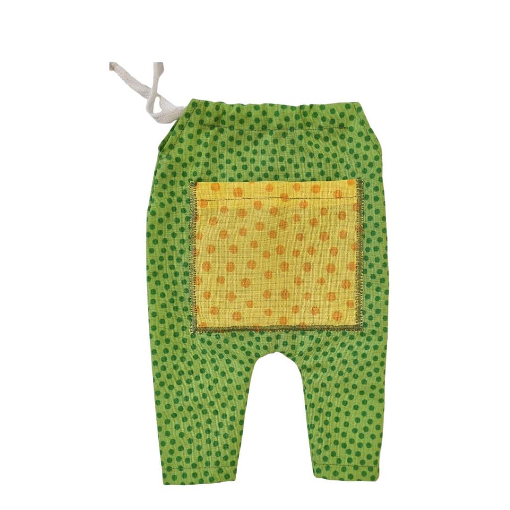 dockkläder, grön jumpsuit med gul ficka