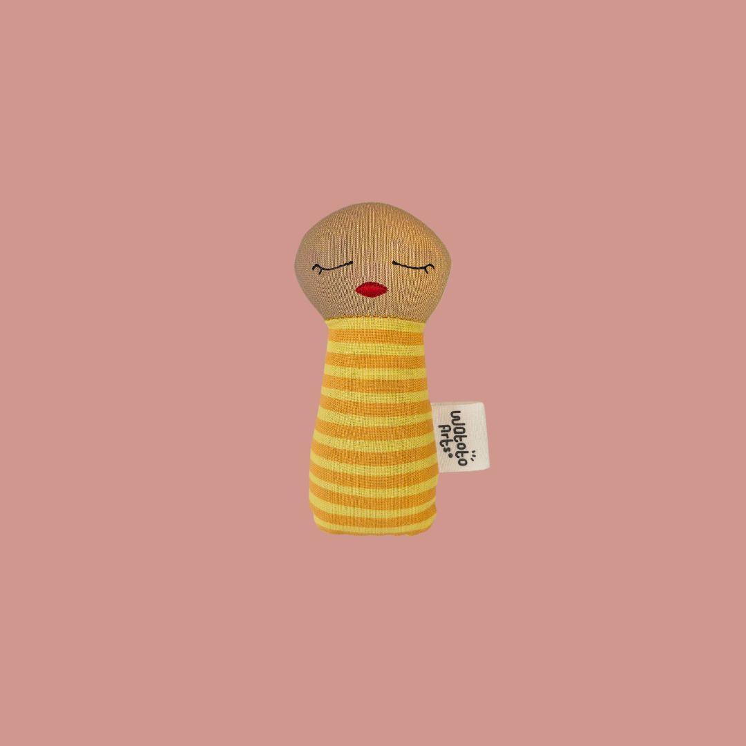 Yara_mjuk_bebisdocka_ljusbrun