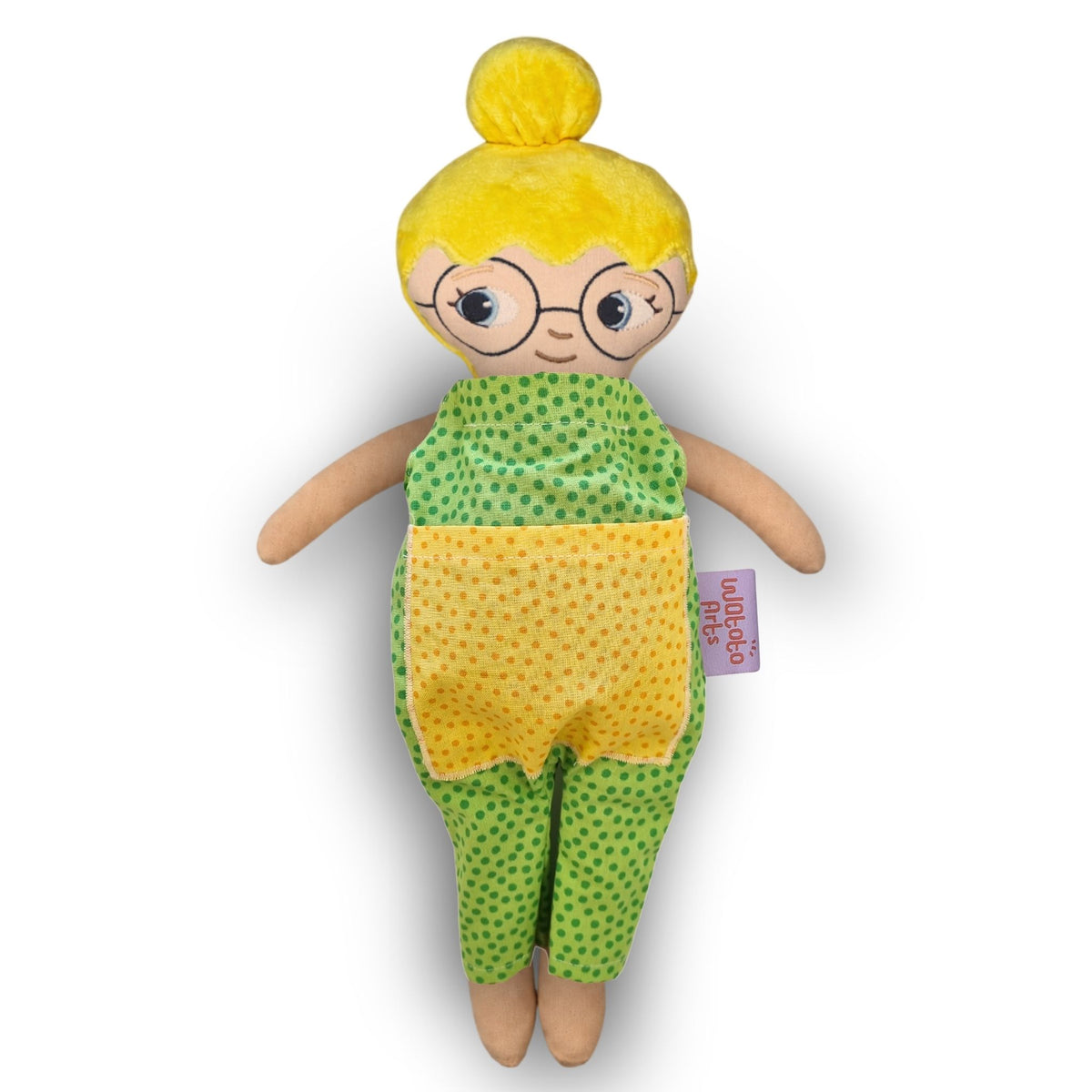 Alyssa med glasögon och en blond hårknut, jumpsuit grön.