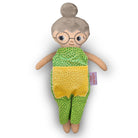 Docka mormor/farmor med grått hår, vit hud och blå ögon – grön jumpsuit