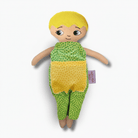 mjuk docka Adam i grön jumpsuit på vit bakgrund