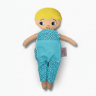 mjuk docka Adam i blå jumpsuit på vit bakgrund