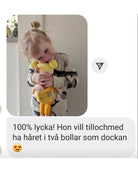 ett meddeland från en nöjd kunds samt en bild på ett barn som kramar sin docka