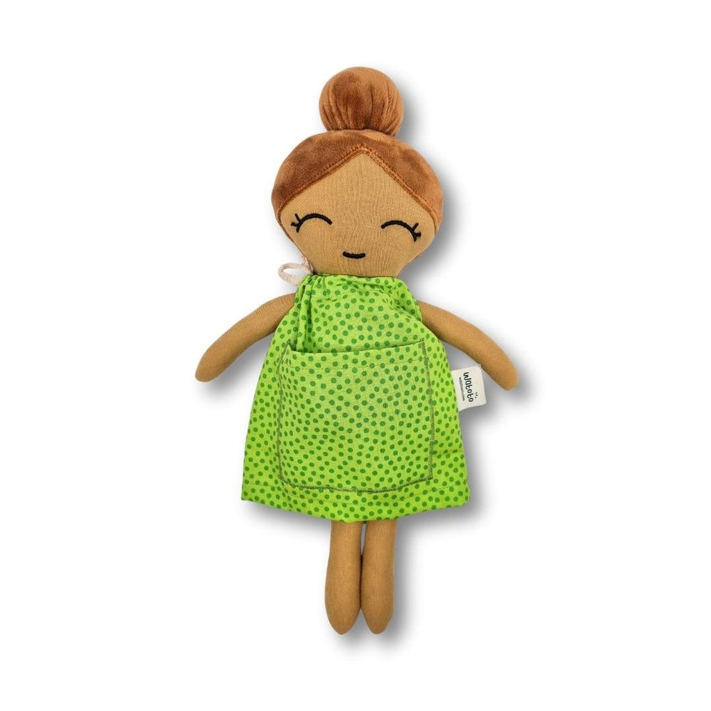 Watoto Arts | Mjuk docka Olivia med grön klänning