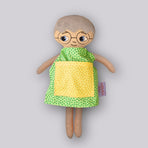 Docka Greta med kort hår och glasögon